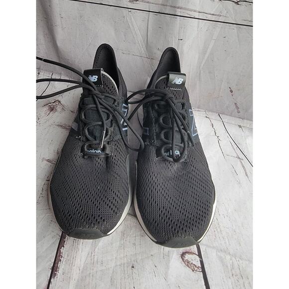 Size 8.5 Men’s New Balance Fresh Foam ROAV Running Shoes MROAVBK1 BLACK - Picture 2 of 11